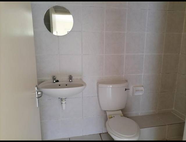 0 BEDROOM PROPERTY TO RENT IN RONDEBOSCH